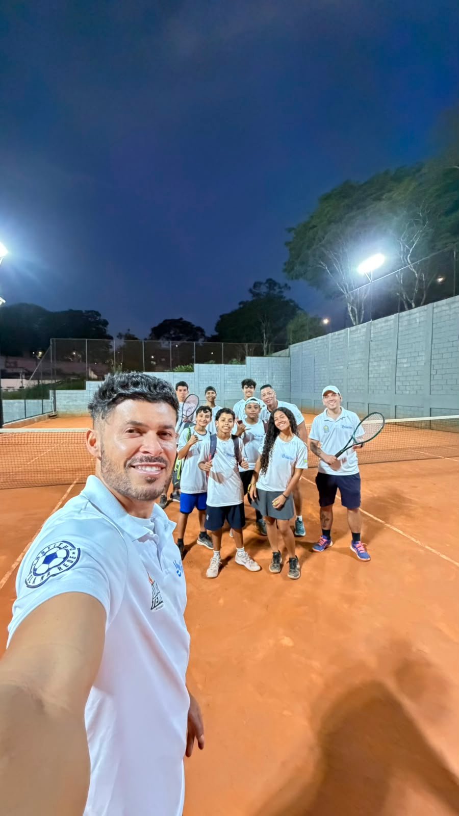 Equipe do Instituto Mais Mãos em treino noturno